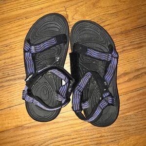 Teva Sandals 8 WIDE